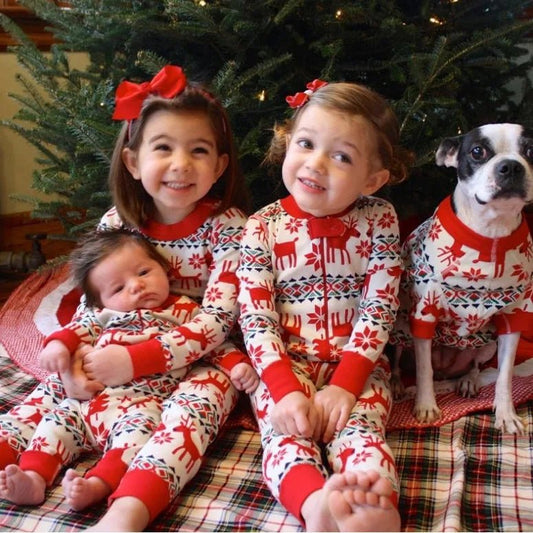 A family of three and four European and American long - sleeved moose print Christmas family pajamas - PratSN