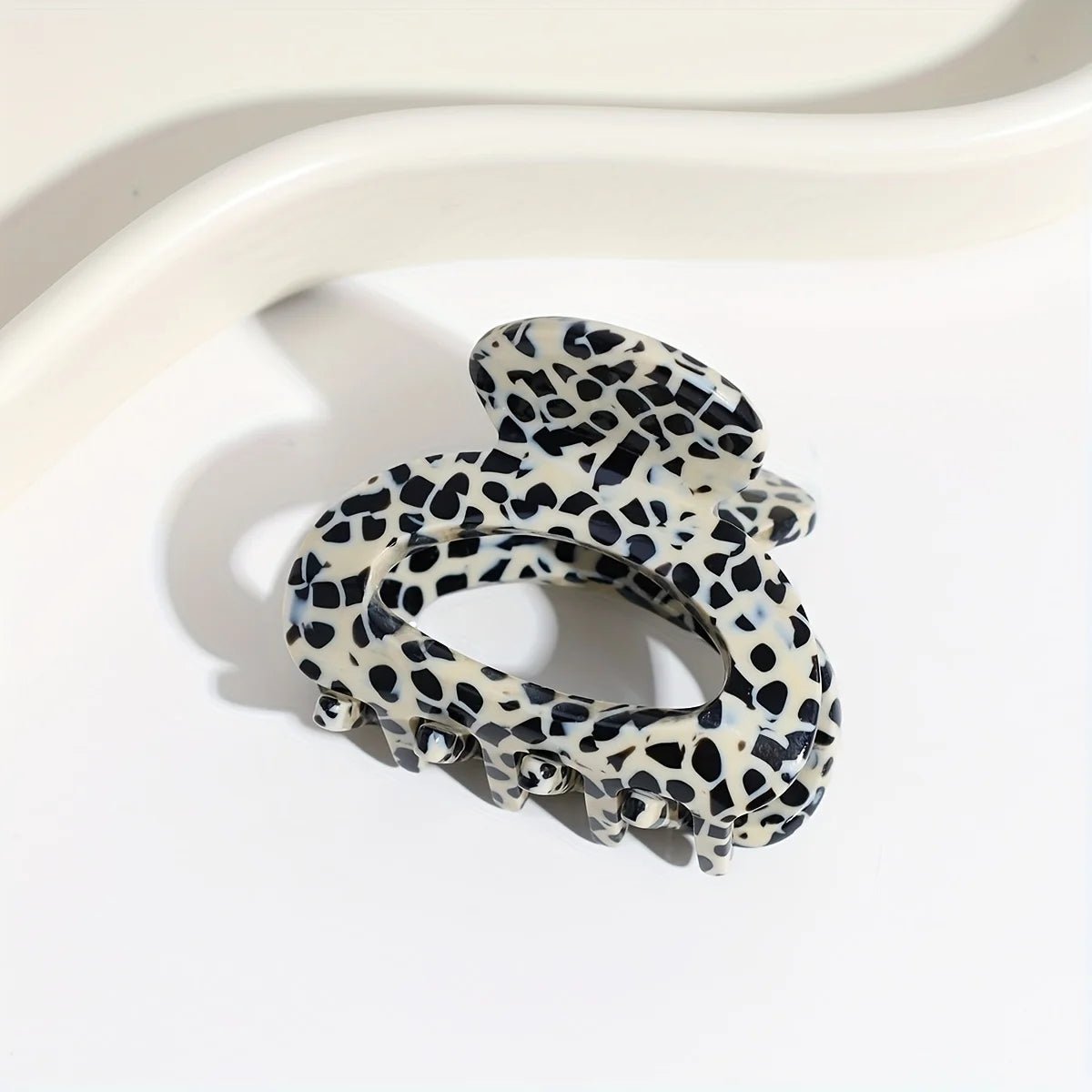 Elegant Sweet Small Oval Hair Claw Clip for Women Secure Grip Hair Accessories Ponytails Cute Hair Clips Sophisticated Style - PratSN