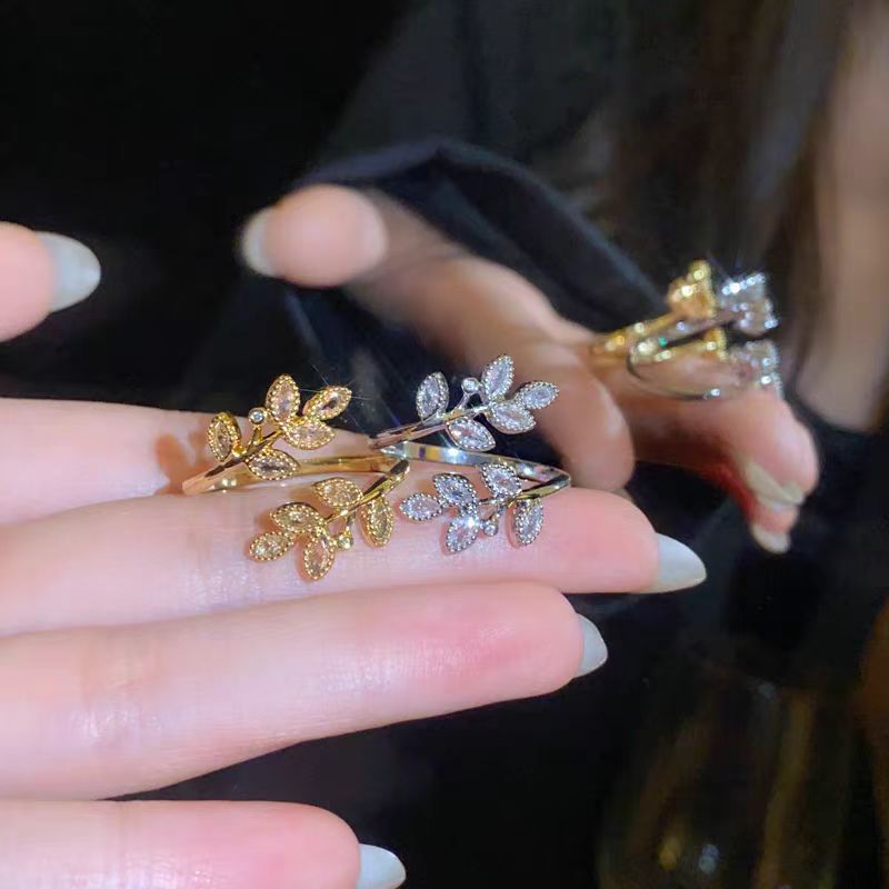 Graceful And Fashionable Personalized Leaf Ring For Women - PratSN