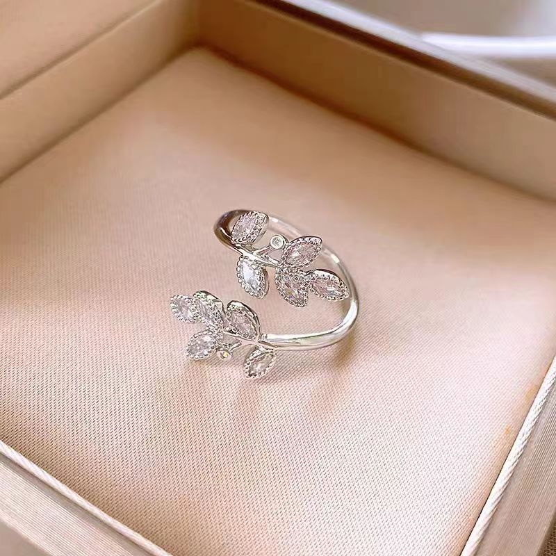 Graceful And Fashionable Personalized Leaf Ring For Women - PratSN