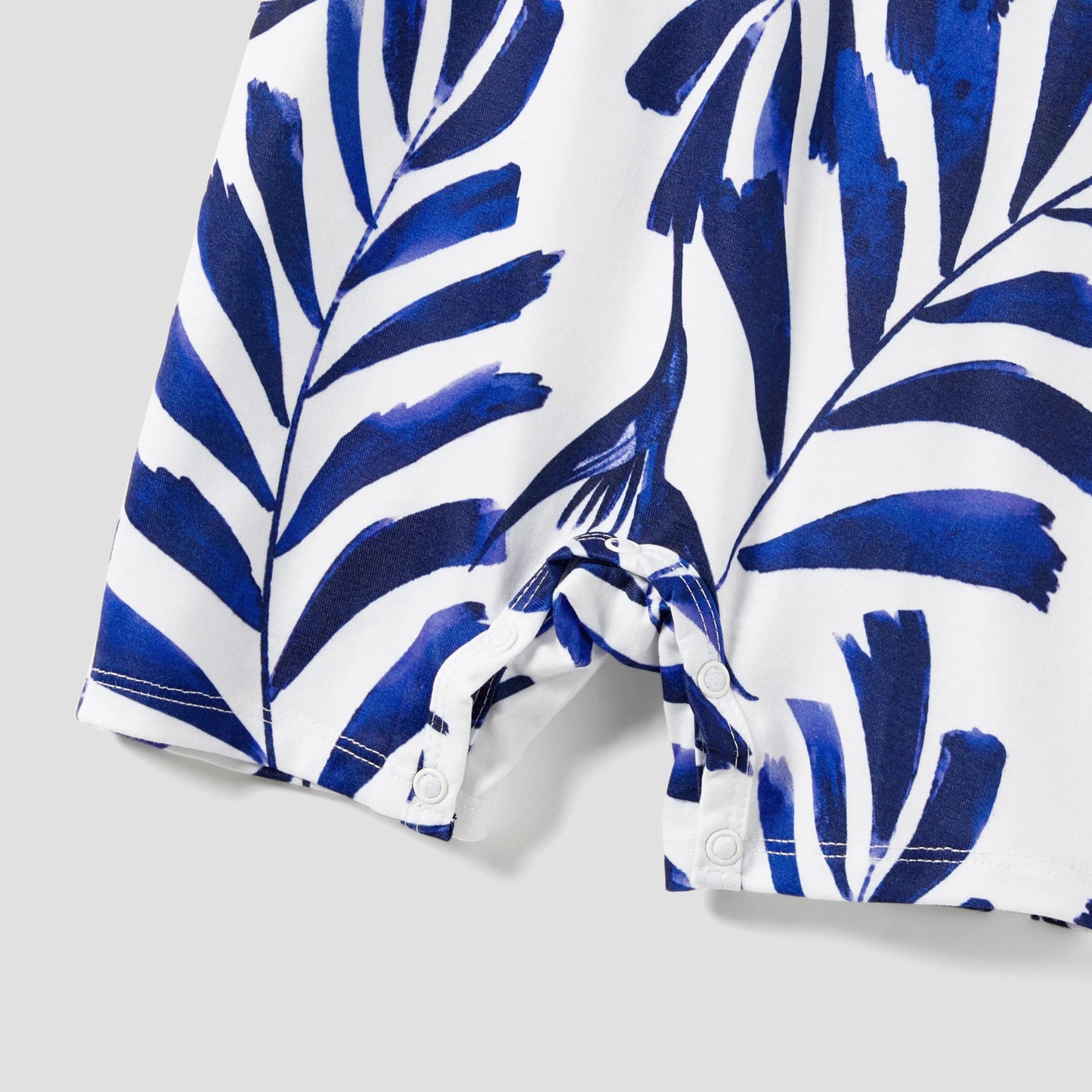 PatPat Family Matching Modern Blue and White Botanical Leaf Design Button Strap Dress and Color Block Tee Sets - PratSN