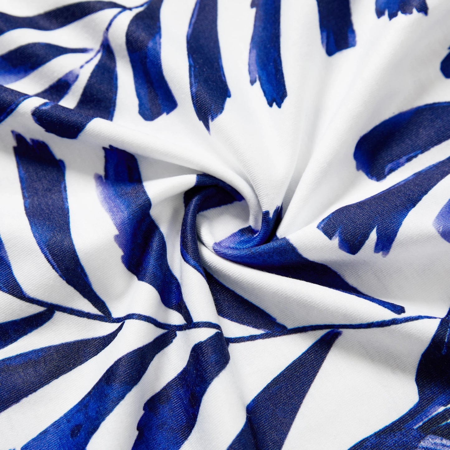 PatPat Family Matching Modern Blue and White Botanical Leaf Design Button Strap Dress and Color Block Tee Sets - PratSN