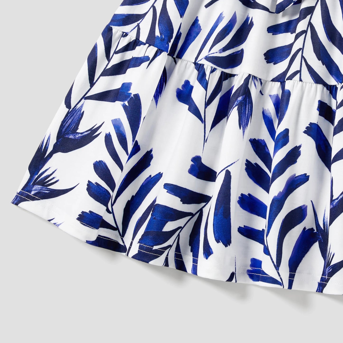 PatPat Family Matching Modern Blue and White Botanical Leaf Design Button Strap Dress and Color Block Tee Sets - PratSN