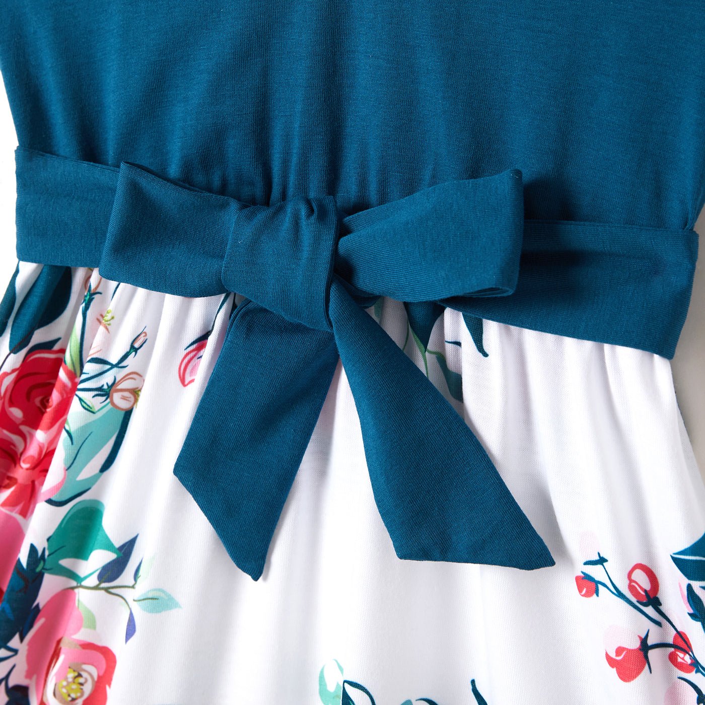 PatPat Family Matching Outfits Solid V Neck Flutter - sleeve Splicing Floral Print Dresses Short - sleeve Colorblock T-shirts Sets - PratSN