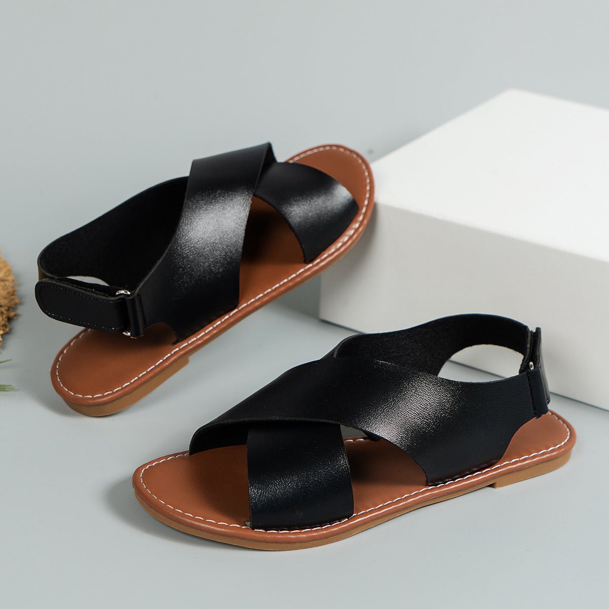Women's Flat Sandals Retro Style Wide Strap Open Toe - PratSN