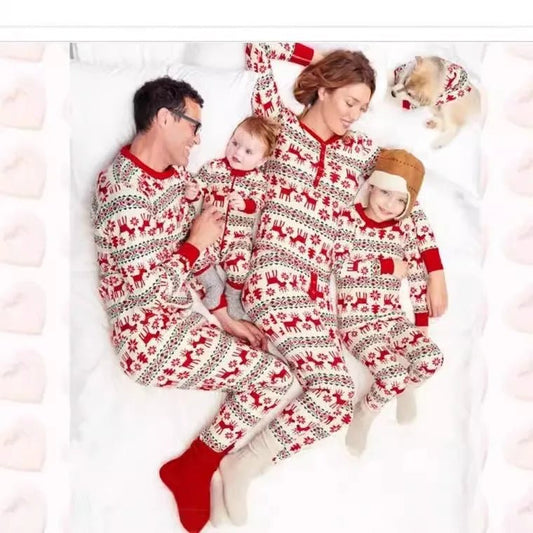A family of three and four European and American long - sleeved moose print Christmas family pajamas - PratSN