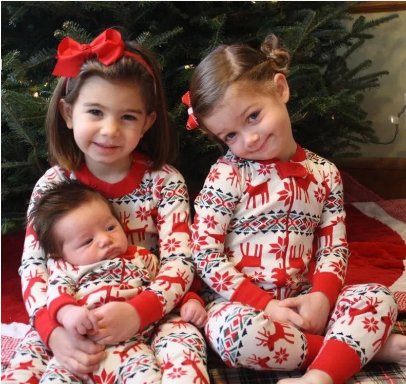 A family of three and four European and American long - sleeved moose print Christmas family pajamas - PratSN