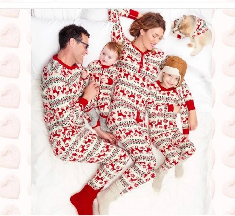 A family of three and four European and American long - sleeved moose print Christmas family pajamas - PratSN