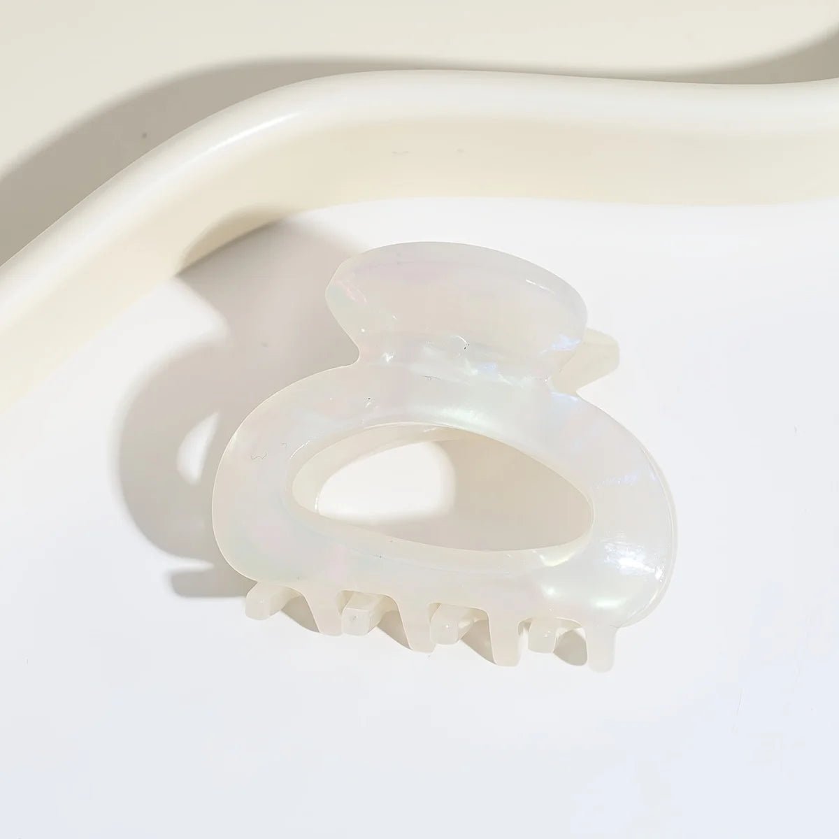 Elegant Sweet Small Oval Hair Claw Clip for Women Secure Grip Hair Accessories Ponytails Cute Hair Clips Sophisticated Style - PratSN