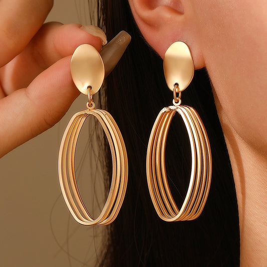 Women's Fashion: Oval Hoop Earrings - PratSN