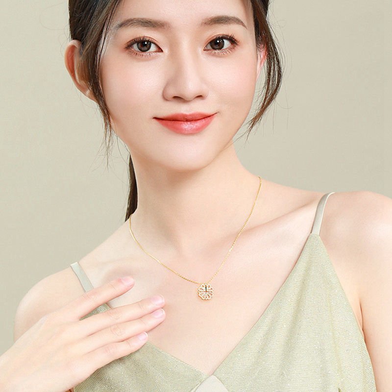 Women's Retro Magnetic Folding Heart Shaped Four Leaf Clover Pendant Necklace - PratSN